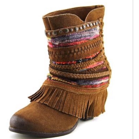 Shoes - RARE: Leather lace up back fringe, #boho boot.